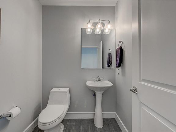 4th image of 950 W Peachtree St NW Unit 1807