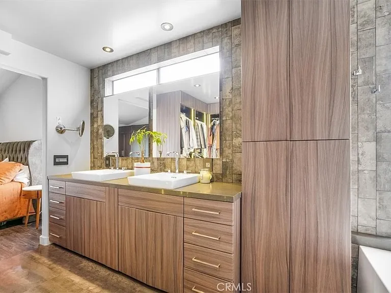 479 Pesaro St — Photo 18