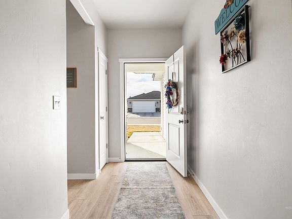 3rd image of 1765 Conner St