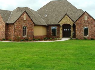 1008 W Nandina Way, Mustang, OK 73064