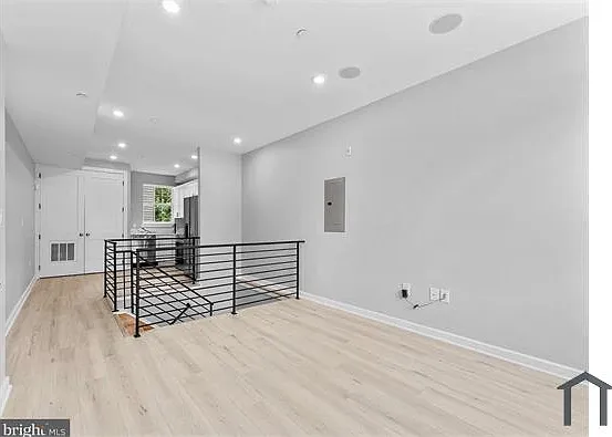2 bed, $2,000 — Photo 2