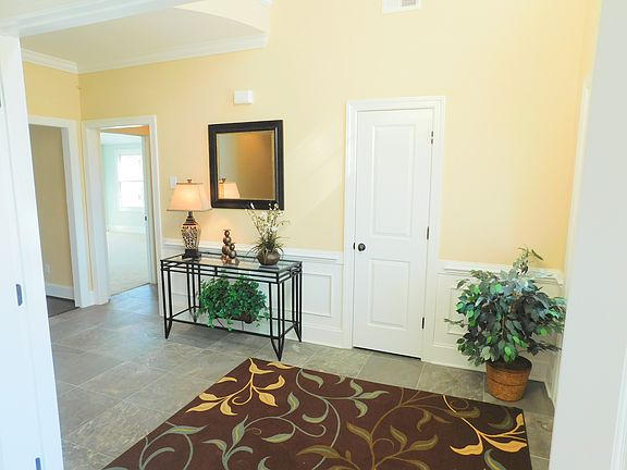 2nd image of 2904 Camarillo Ln