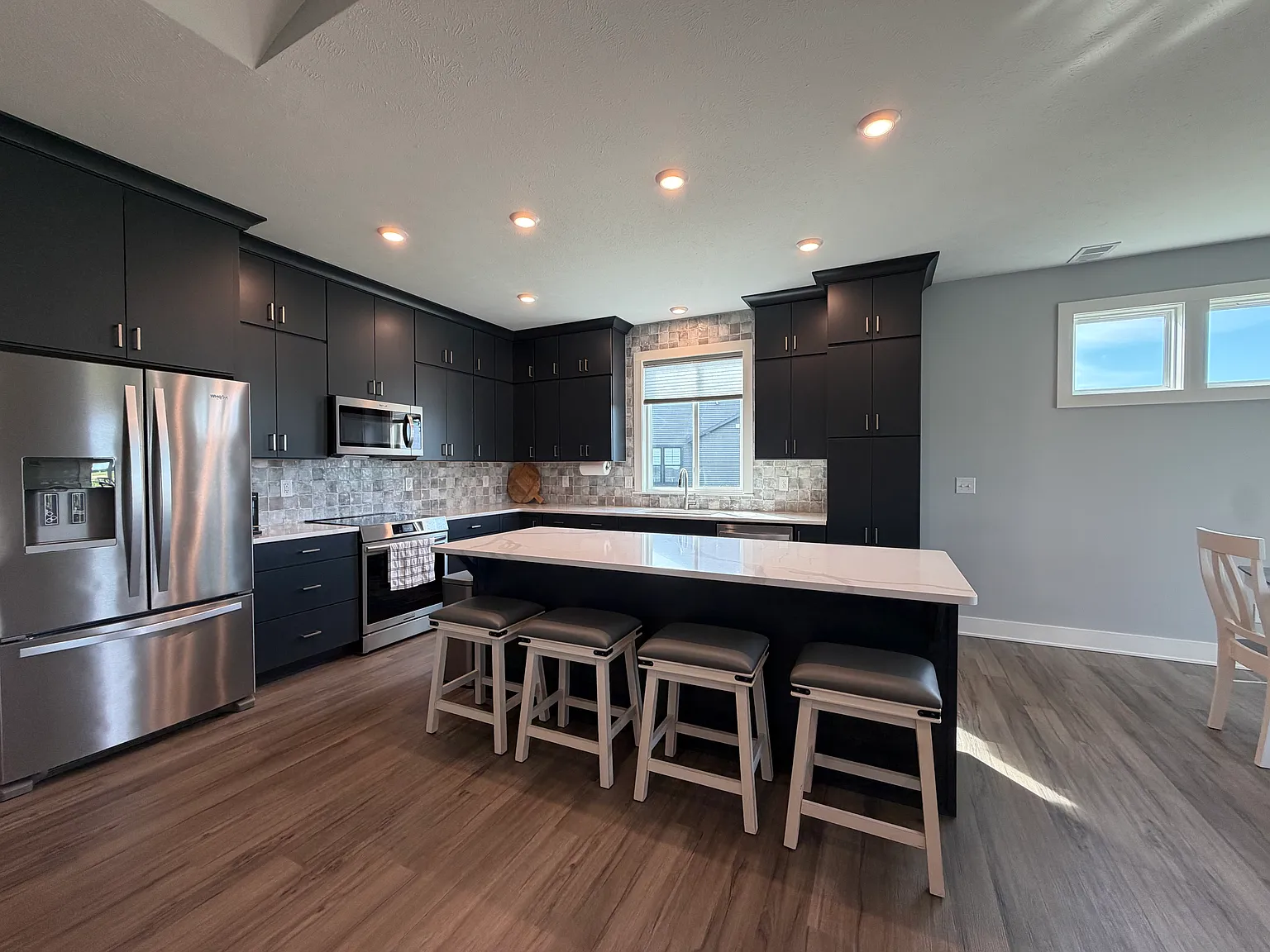 2 bed, 1706 sqft, $3,500 — Photo 3