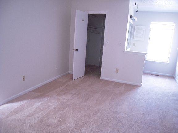 2nd image of 5201 Jasmine Ct