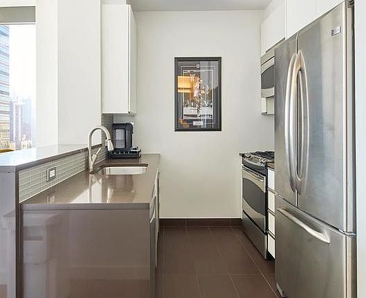 4th image of 200 W 67th St APT 24B