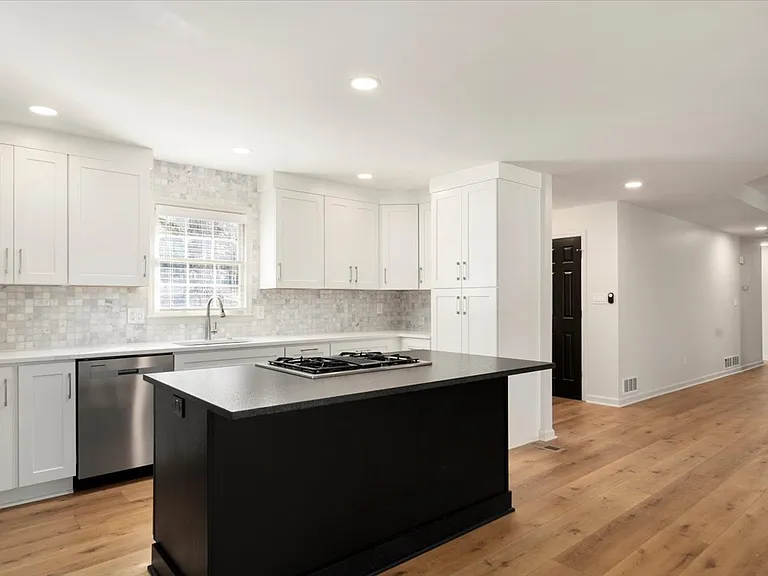 1040 Brookwood Dr — Photo 21