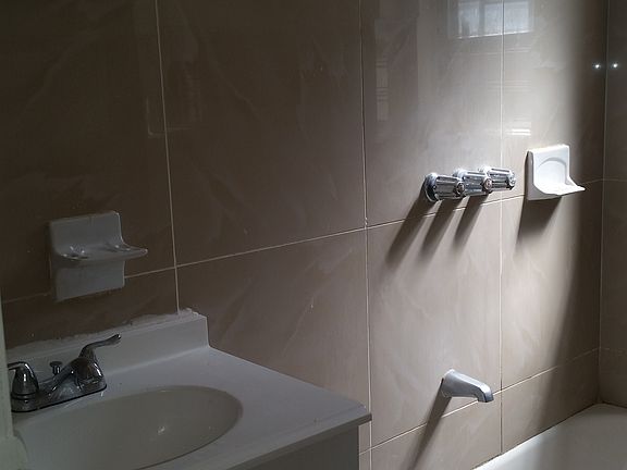 3rd image of 79 Saint Nicholas Pl APT 4D