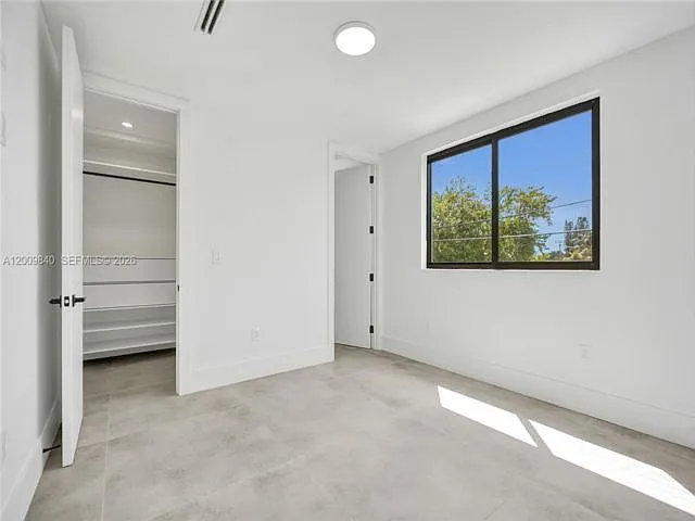 2411 SW 16th Ter — Photo 12
