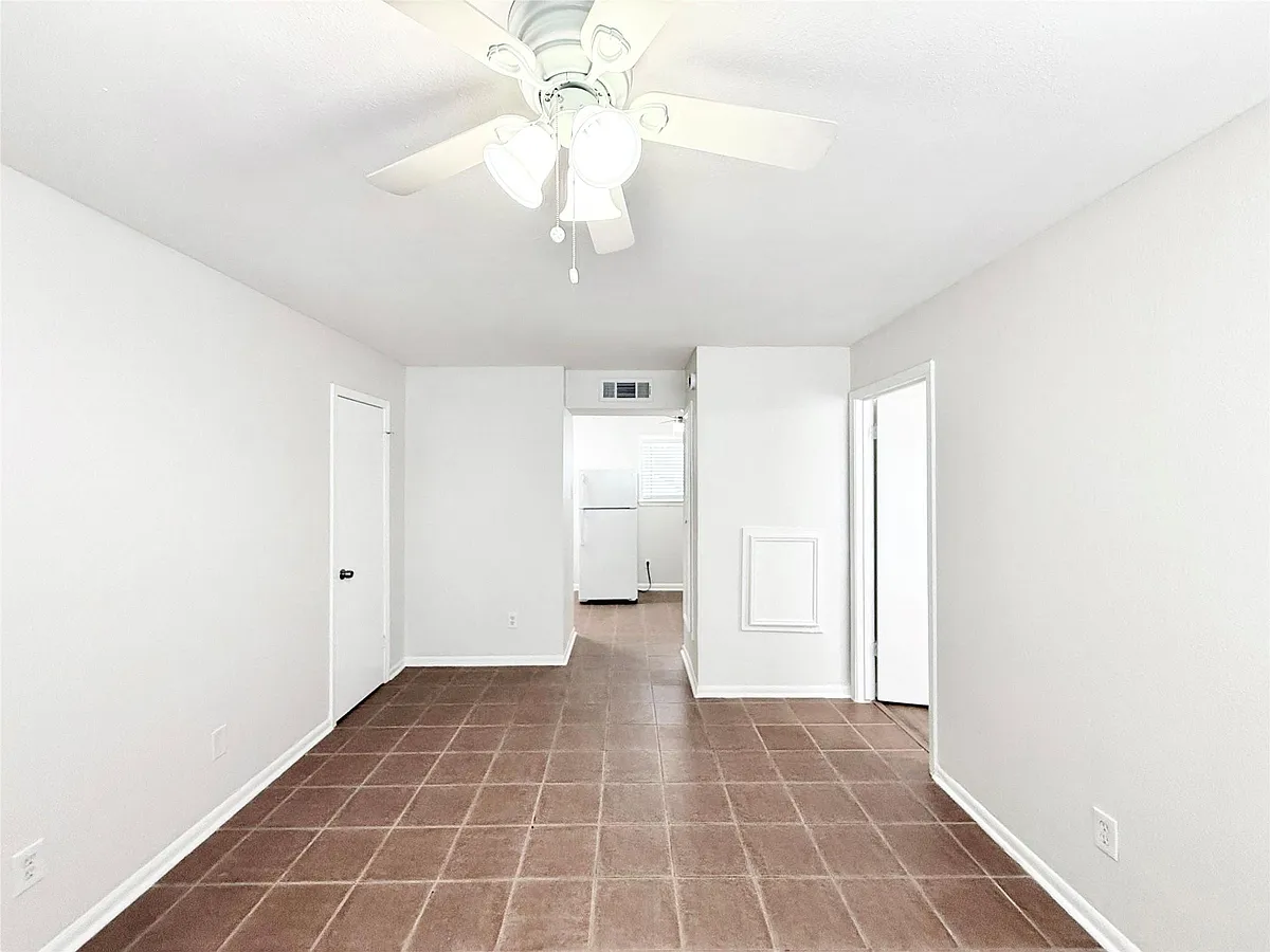 Building Photo - 1141 N Durham Dr #18