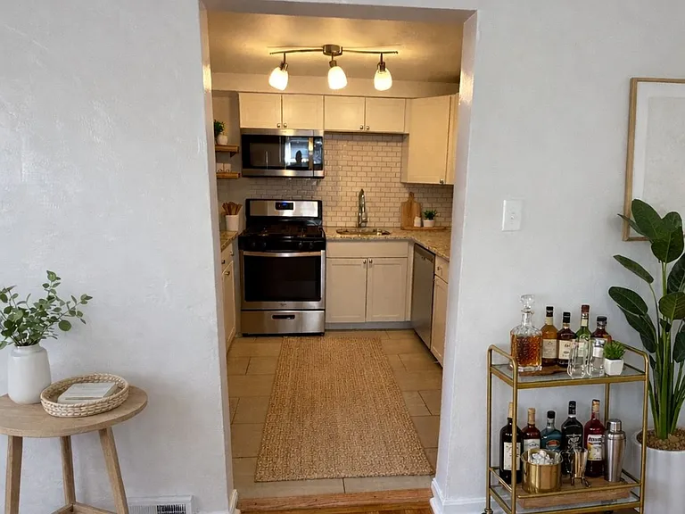 422 Jacobson Dr — Photo 5