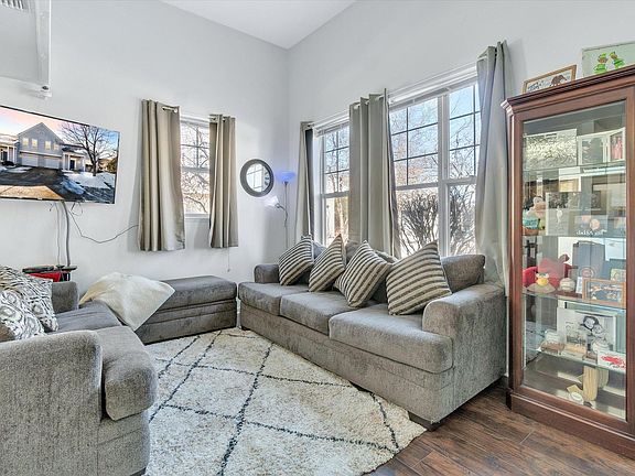 3rd image of 2966 Holborn Cir
