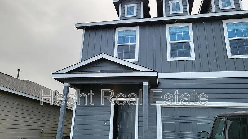 4 bed, 2.5 bath, 1950 sqft, $1,695 — Photo 4