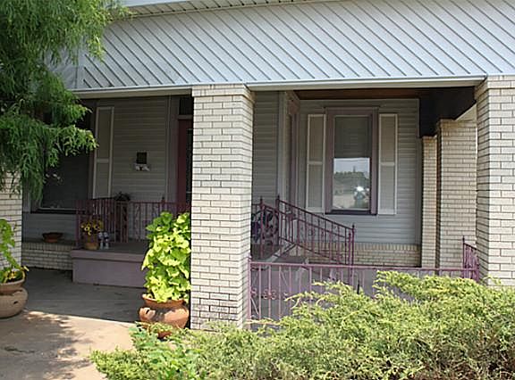 3rd image of 603 N Travis St