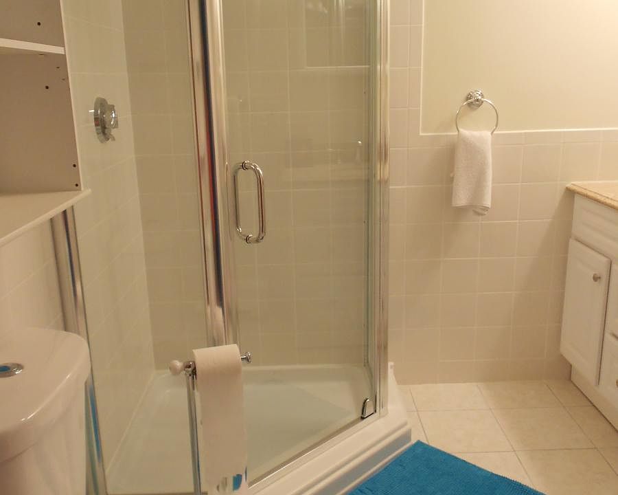 Angle shower