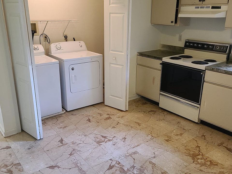 1st image of 7 Hillcrest Pl Unit 2