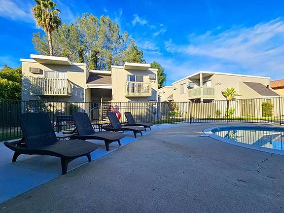 3rd image of 660 S Mollison Ave S APT 4