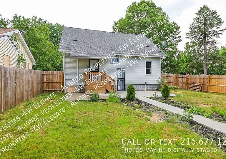 1240 Lily St — Photo 2