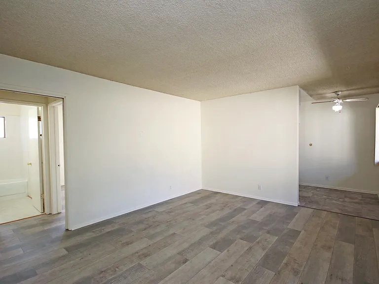 44 N Oak Ave #7 — Photo 2