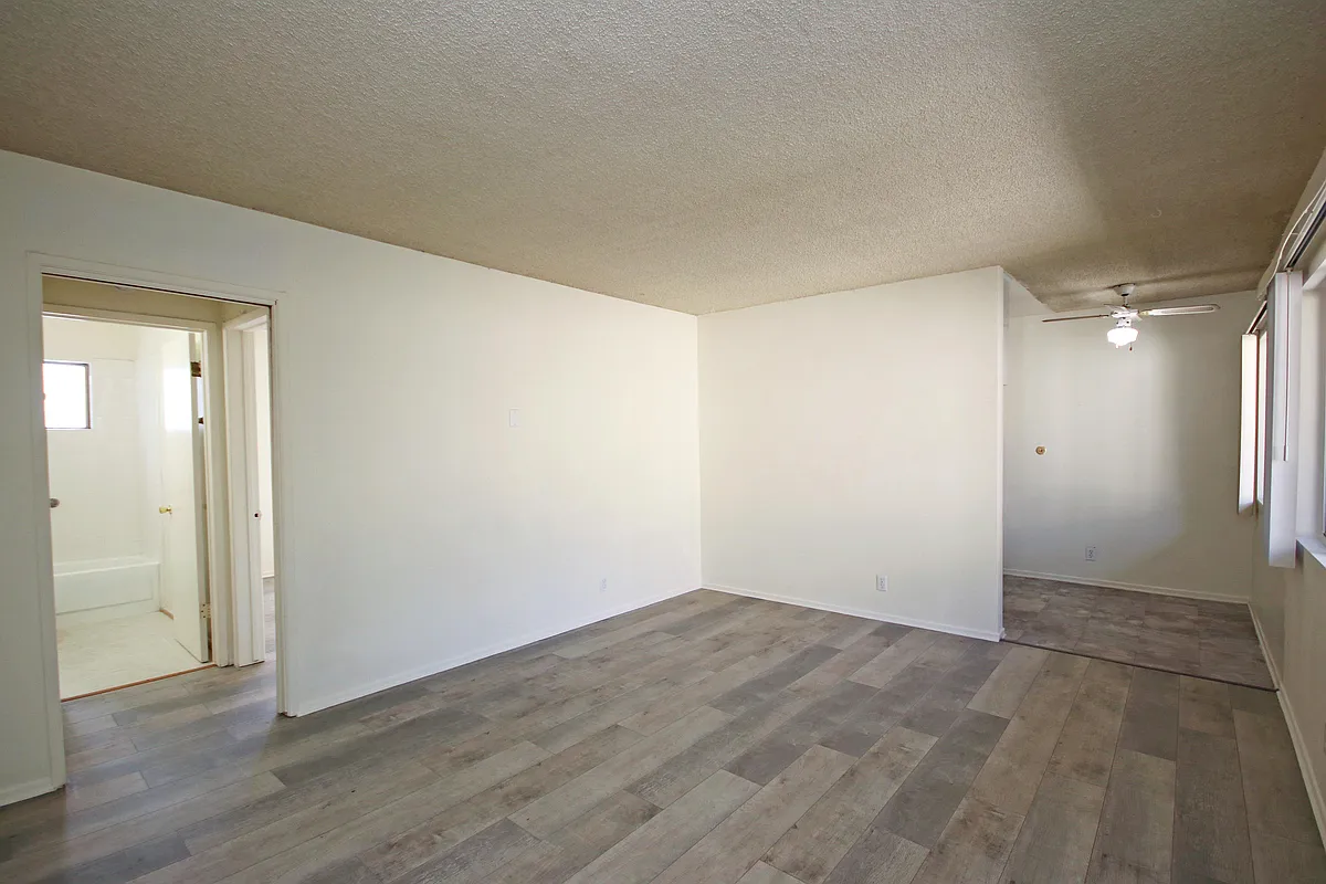 Building Photo - 44 N Oak Ave #7