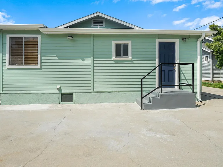 544 Salem St #FRONT HOUSE — Photo 18