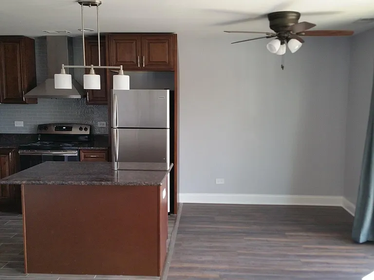 285 E Ct Of Shorewood — Photo 13