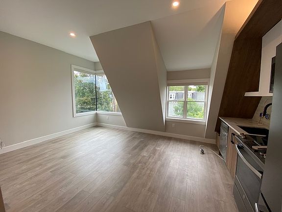 4th image of 5726 Inglis St #401