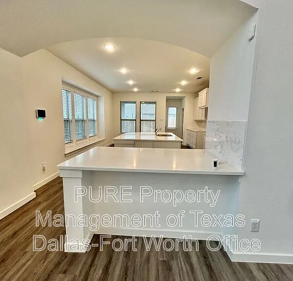 3918 Rochelle Ln — Photo 9