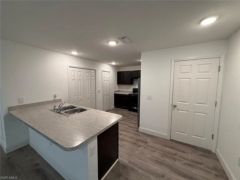 3242 Cordova Ter — Photo 3