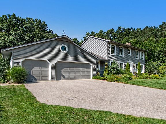 3rd image of 7641 Pine Park Dr SE