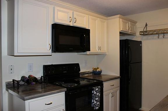 4th image of 1539 Blackstone Dr