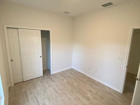 5th image of 402 NE 24th Pl #404
