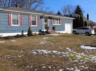 19 Apollo Dr, Oak Ridge, NJ 07438