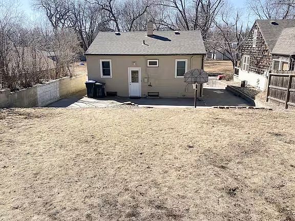3rd image of 2208 S Covell Ave