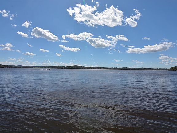 3rd image of 726 Lake Wisconsin Dr