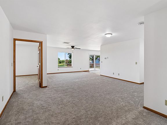 4th image of 1111 Oak St