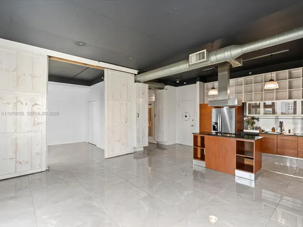 10 SW South River Dr APT 715, Miami, FL 33130