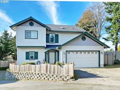 731 3rd St #D, Brookings, OR, 97415