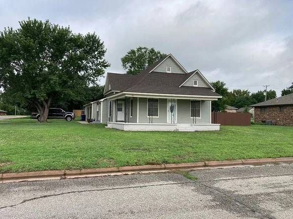 322 S 7th St, Conway Springs, KS 67031