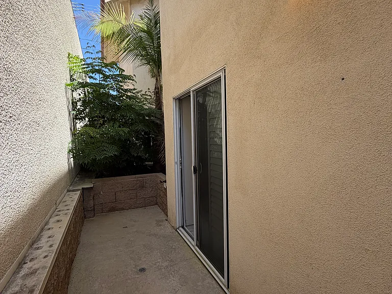423 E Providencia Ave #105 — Photo 14