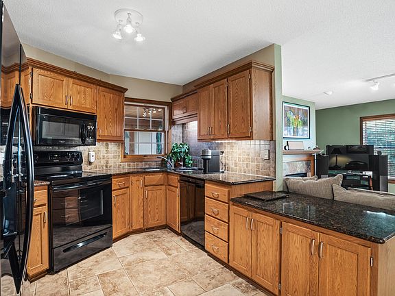 4th image of 2524 Colony Cir