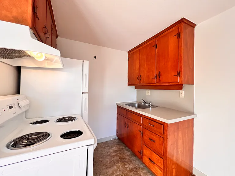 180 Bond St / Theo Investments LLC — Photo 15