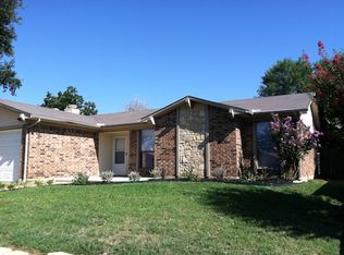 919 W Embercrest Dr, Arlington, TX 76017