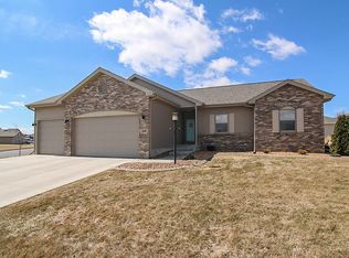 203 Dublin Cir, Cottage Grove, WI 53527