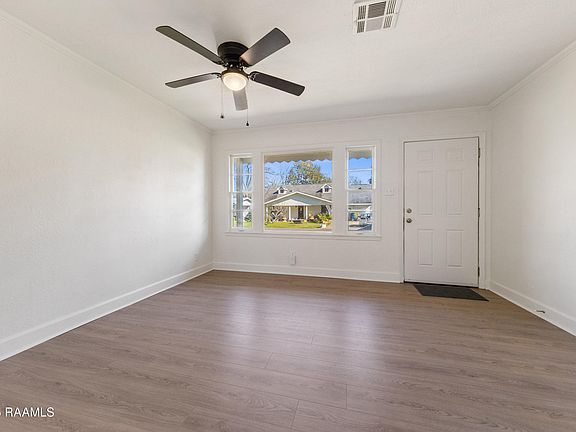 4th image of 407 Crawford St