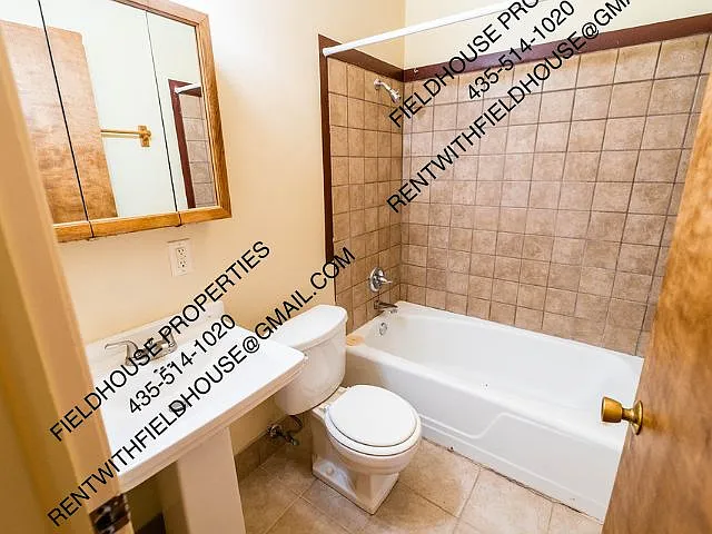 1077 Rose St — Photo 10