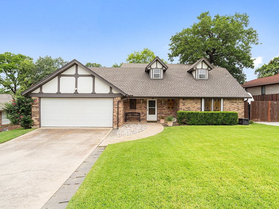 1st image of 404 Stonehenge Dr