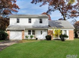 3 Calicotree Ln, Coram, NY 11727