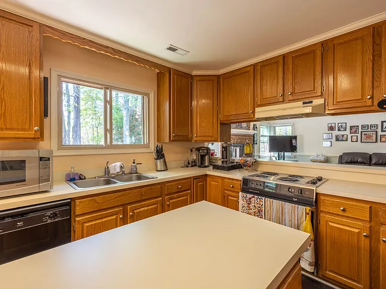917 Fox Ridge Trl — Photo 12