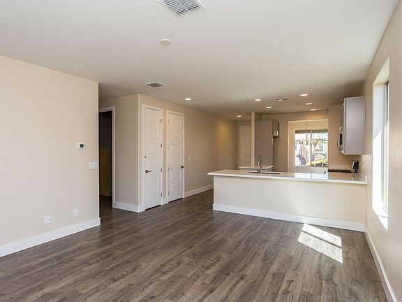3rd image of 1631 Stratford Pl
