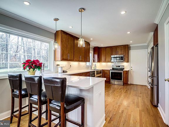 5th image of 15601 Newhope Dr